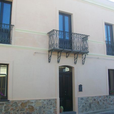 Is Scabas Guestrooms Solarussa Exterior foto