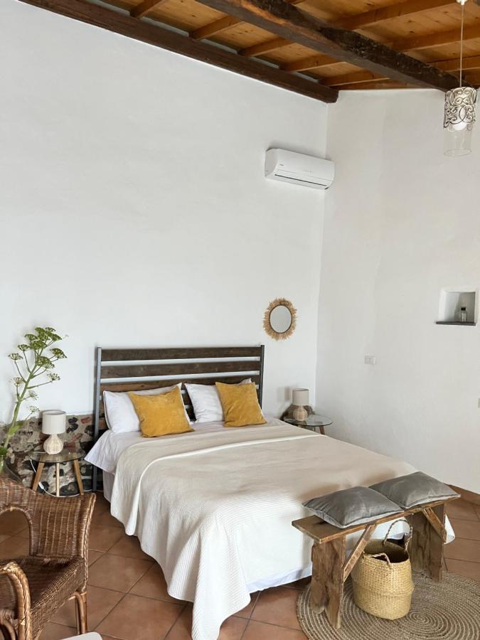 Is Scabas Guestrooms Solarussa Exterior foto
