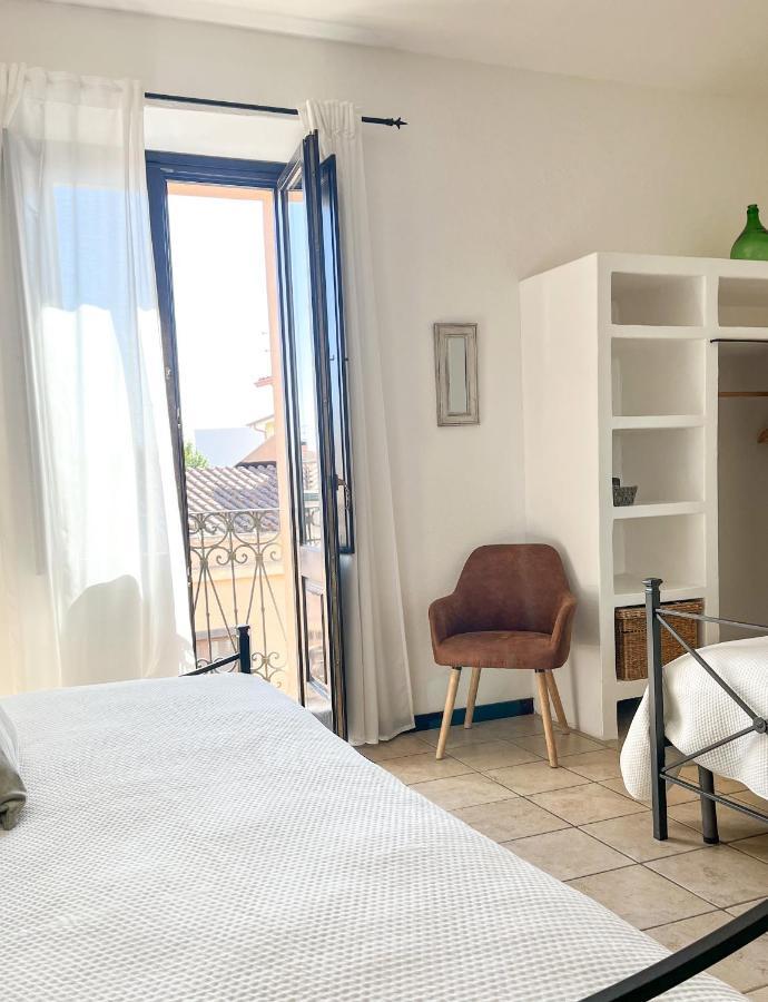 Is Scabas Guestrooms Solarussa Exterior foto