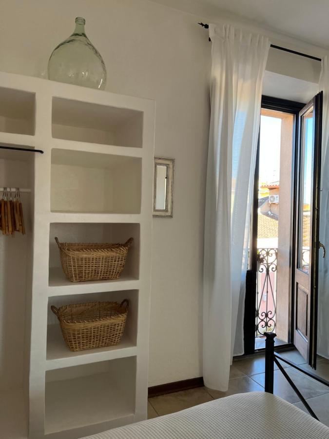 Is Scabas Guestrooms Solarussa Exterior foto