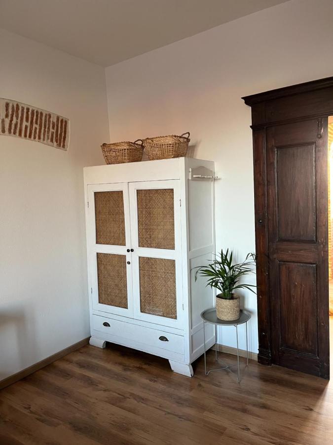 Is Scabas Guestrooms Solarussa Exterior foto